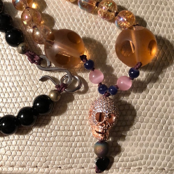 The Happy Skull Necklace - Picture 3 of 4